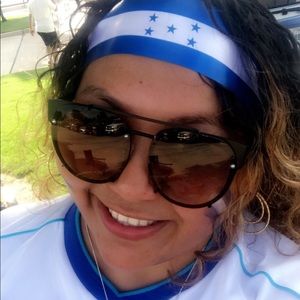 Meet your Posher, Gloria